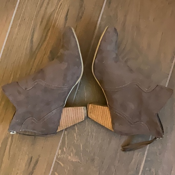 Report Faux Suede Zip Bootie - Picture 4 of 7